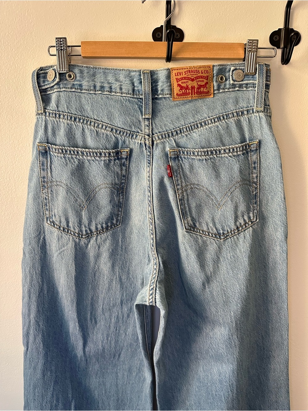 Levi’s Cinch Baggy Light Blue Wide Leg Jeans - Picture 7 of 9